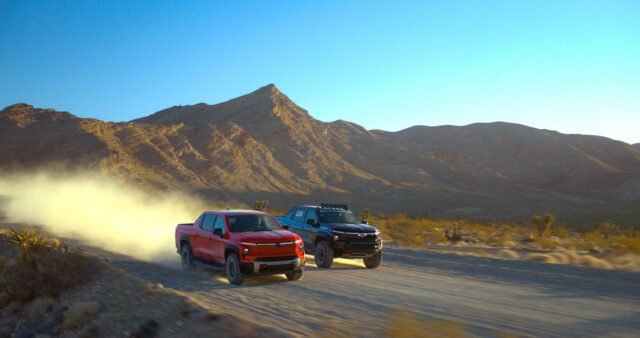 Chevy's Silverado EV ZR2 meledak menjadi balap off-road di Mint 400
