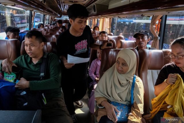 Kementerian Indonesia untuk mengerahkan 520 bus untuk perjalanan kepulangan Idul Fitri
