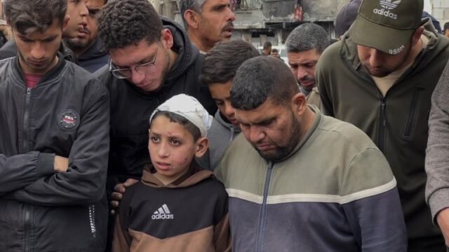 Pekerja Bantuan Gaza 'Ditargetkan' oleh Israel, Bulan Sabit Merah Palestina mengatakan, ketika tubuh pulih dari 'kuburan massal' | Berita Dunia

