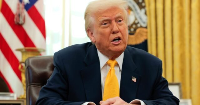 Trump berbicara tentang ketakutan resesi, tarif, dan Zelensky 
