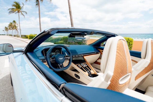 Aston Martin Merayakan SummerTime Cruising dengan One-off DB12 Palm Beach Edition

