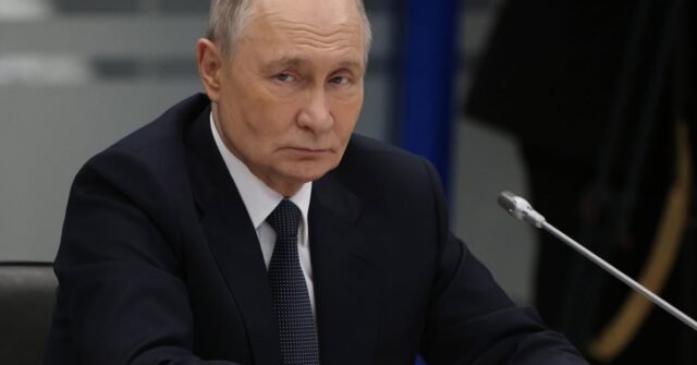 Bagaimana Putin melewatkan tembakannya dengan tenang
