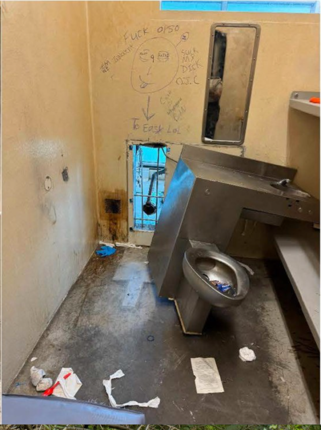 Foto mengungkapkan pesan yang ditinggalkan oleh NEW ORLEANS Jail Escapees
