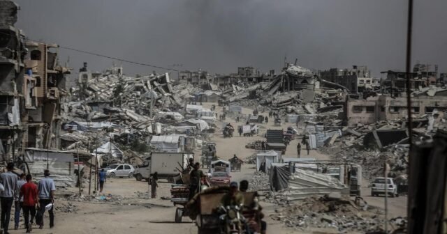 Israel mengintensifkan perang di Gaza, dikatakan untuk menekan siaran sandera
