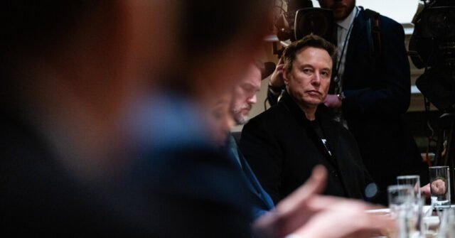 SpaceX Elon Musk bisa membuat miliaran jika proposal anggaran Trump disetujui
