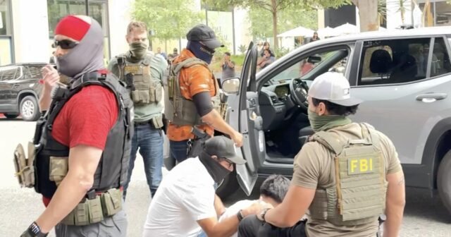 Anggota parlemen benar mencoba melarang agen es menyembunyikan identitas mereka
