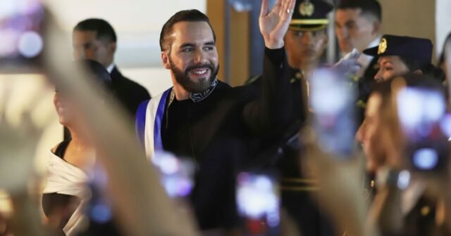Dengan Trump sebagai sekutu, presiden El Salvador meningkatkan tindakan keras tentang perbedaan pendapat
