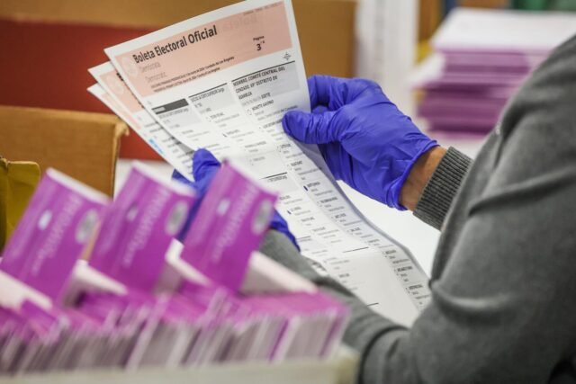 Survei menunjukkan orang California menginginkan surat suara dalam lebih banyak bahasa
