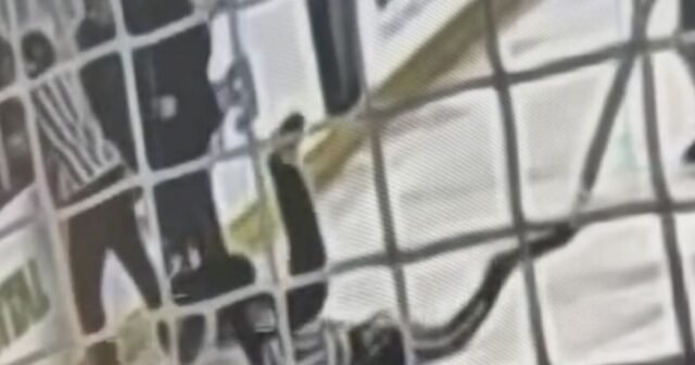 Renton Dad yang dituduh mendorong hoki remaja yang mungkin melihat tuduhan diberhentikan
