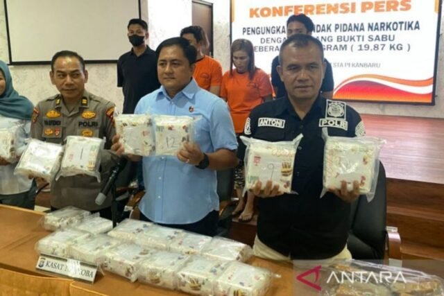 Riau: Pasangan ditangkap setelah drop narkoba di parkir mal
