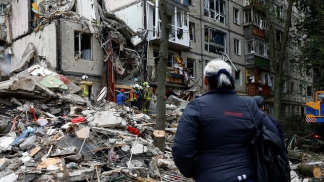 Serangan rudal dan drone Rusia pada Kyiv membunuh setidaknya 14 orang | Berita Dunia

