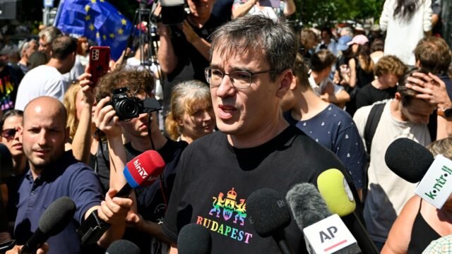 Walikota Budapest Diinterogasi oleh Polisi untuk Mengorganisir Acara LGBTQ+ Pride yang dilarang
