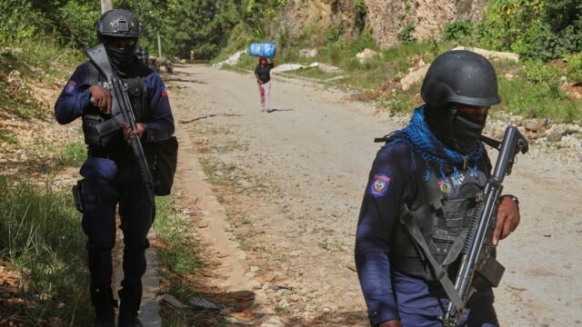 Haiti mempersiapkan kepemimpinan baru saat tembakan meletus dan geng mengancam akan menggulingkan pemerintah
