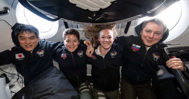 Astronot kembali ke Bumi dengan SpaceX setelah 5 bulan di Stasiun Luar Angkasa Internasional
