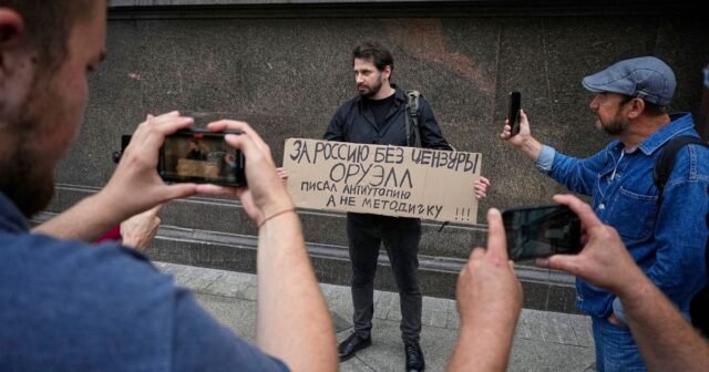 Bagaimana Rusia mengulangi di internet dengan memblokir situs web dan mengisolasinya dari seluruh dunia
