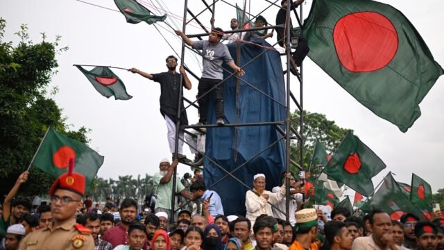 Bangladesh menandai ulang tahun pemecatan Hasina dengan janji untuk demokrasi yang lebih kuat
