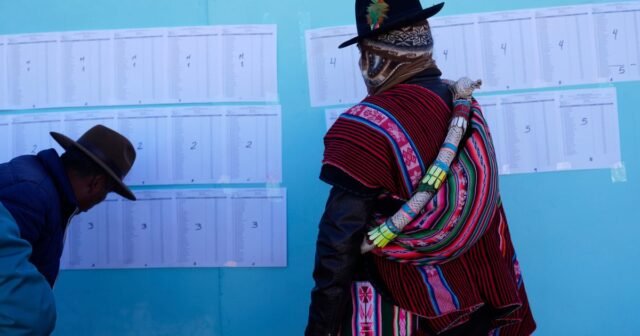 Bolivia menuju ke limpasan setelah pemilihan berakhir dua dekade dari dominasi partai yang berkuasa
