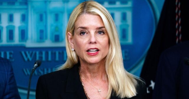 Bondi memokan batas kerja sama antara polisi DC dan agen imigrasi federal

