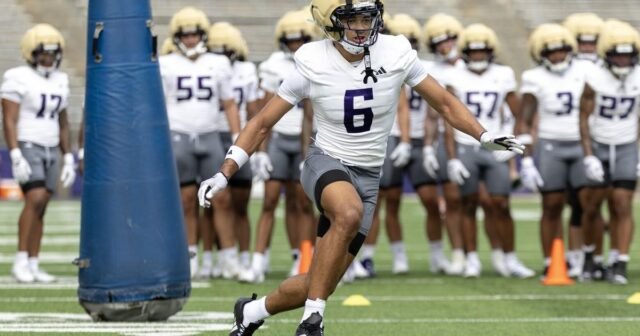 Cornerback mahasiswa baru Husky Dylan Robinson bersinar tanpa kehadiran veteran
