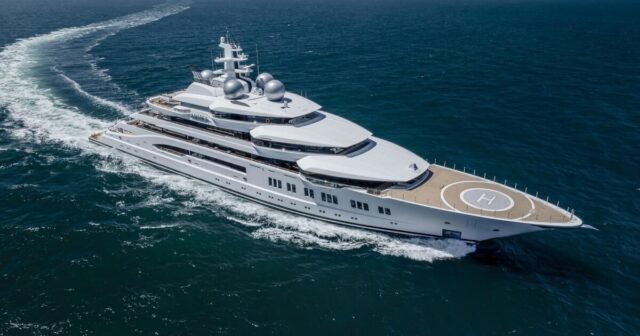 Disita $ 300 juta superyacht Rusia akan dilelang
