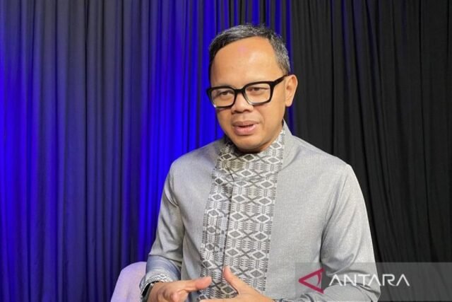 Free Expression Fine, tapi merah dan putih di atas semua: resmi 
