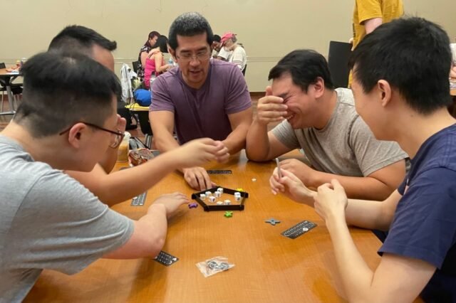 Gamer papan didirikan di Perpustakaan Milpitas - Timur East Bay Times
