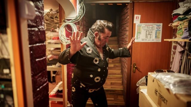 Guru melawan diskriminasi terhadap orang -orang Roma, satu lagu Elvis sekaligus
