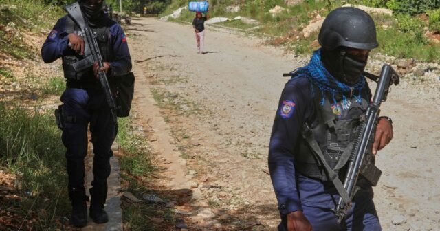 Haiti mempersiapkan kepemimpinan baru saat tembakan meletus dan geng mengancam akan menggulingkan pemerintah
