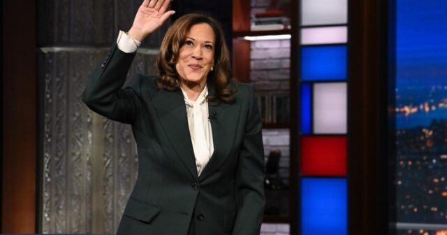 Kamala Harris memberi tahu Stephen Colbert bahwa sistem Amerika 'rusak'
