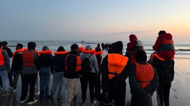 Kesepakatan Pengembalian Migran Inggris-France mulai berlaku | Berita Politik
