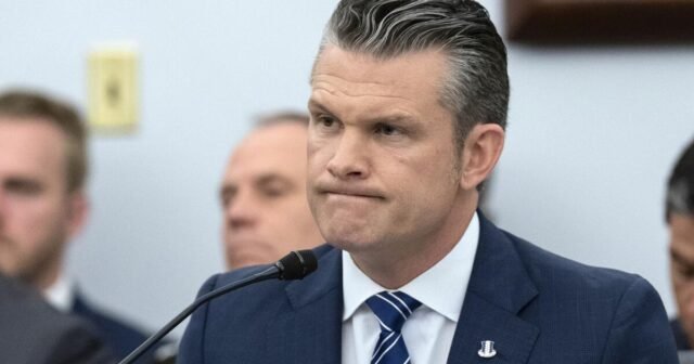 Kolom: Pelukan Nasionalisme Kristen yang tidak Kristen Pete Hegseth

