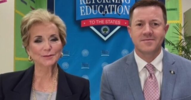 Linda McMahon Membela Membubarkan Departemen Pendidikan di Tur Nasional
