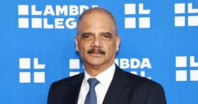 Mantan Jaksa Agung Eric Holder berbicara dengan Demokrat House tentang redistricting
