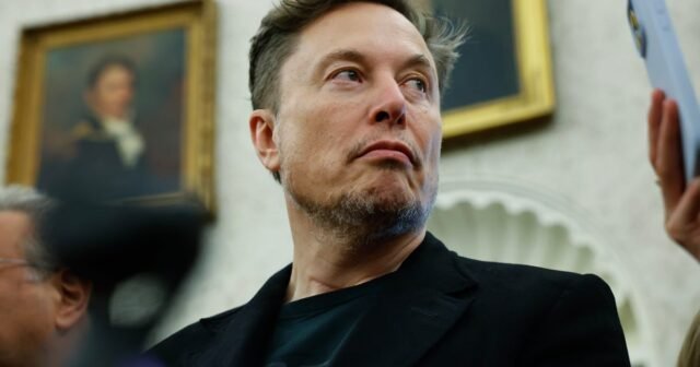 Mantan staf Doge diduga terluka dalam upaya pembajakan mobil-membuat Trump mengapung pengambilalihan federal DC

