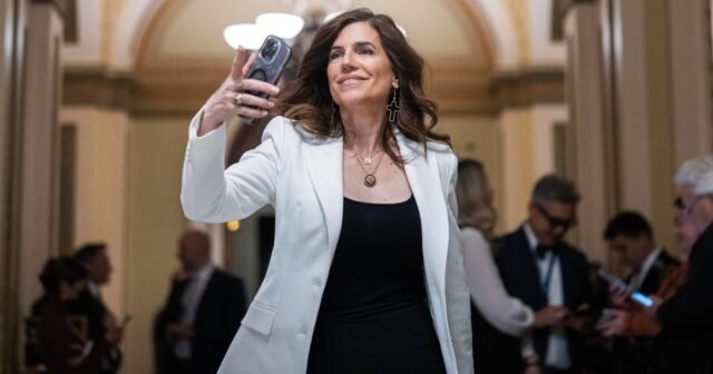 Nancy Mace meluncurkan kampanye untuk Gubernur Carolina Selatan
