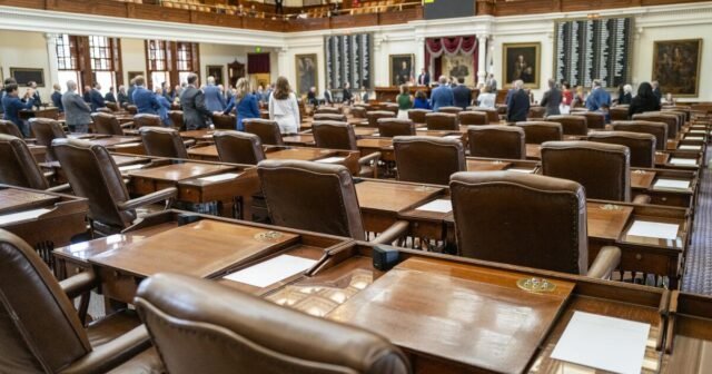 Newsom menyambut Demokrat Texas yang melarikan diri untuk menggagalkan rencana redistricting Trump
