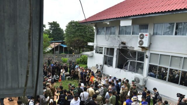 Pejabat Kamboja dan Thailand bertemu di Malaysia untuk mendapatkan detail gencatan senjata
