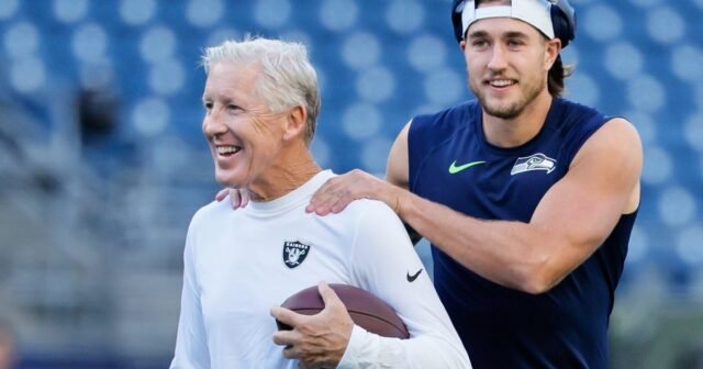 Pelatih lama Seahawks Pete Carroll membuat Seattle kembali dengan tim baru
