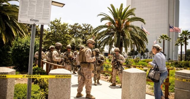 Pengadilan atas penyebaran Garda Nasional California diakhiri sebagai pembatasan pertanyaan hakim dari otoritas presiden
