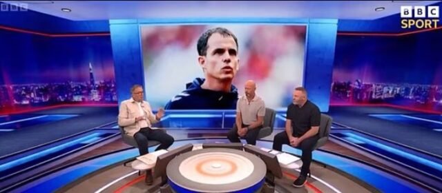 Penggemar sepak bola terpecah pada pertandingan tampilan baru hari itu saat Wayne Rooney melakukan debut penuh waktu dan Shearer dengan kata-kata kasar

