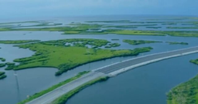 Proyek erosi pantai di Louisiana di pusat badai politik
