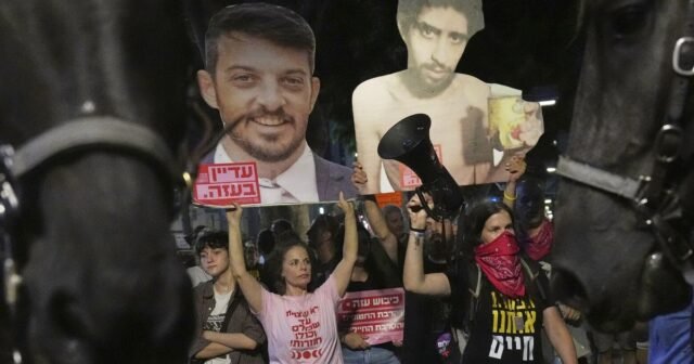 Rencana untuk mengambil kota Gaza bertemu dengan pembangkangan dari orang-orang Palestina dan kemarahan yang lelah perang oleh banyak orang Israel
