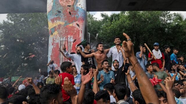 Setahun setelah pemberontakan berdarah, Bangladesh jauh dari stabilitas politik
