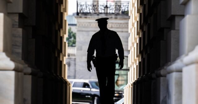 Sinyal Gedung Putih Meningkatkan Penegakan Hukum Federal di DC, Setelah Trump Mengancam Pengambilalihan Federal
