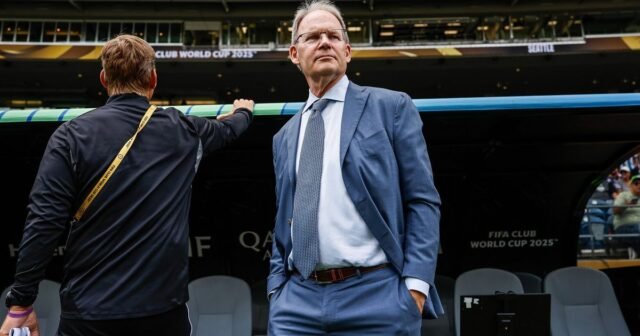 Sounders Brian Schmetzer mendorong melalui Gauntlet Musim Panas. Akankah trofi mengikuti?
