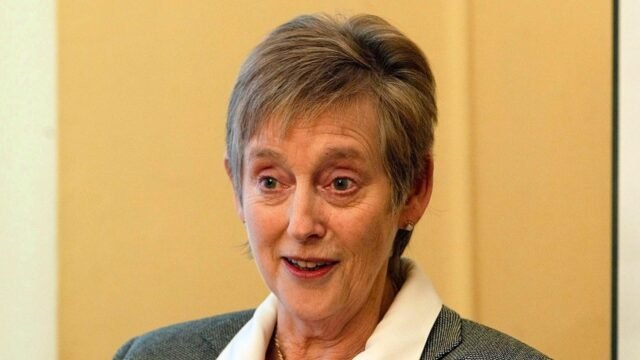 Stella Rimington, kepala mata -mata MI5 wanita pertama di Inggris, meninggal di 90

