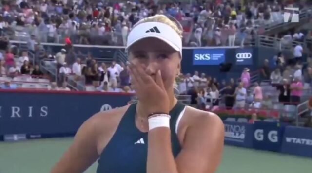 'Still Shock' - Tennis Star, 22, menangis menangis dalam wawancara pasca pertandingan setelah mengungkapkan berita yang memilukan
