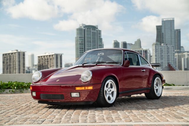 Supercar yang berbasis Porsche klasik ini diharapkan mengambil jutaan di Monterey
