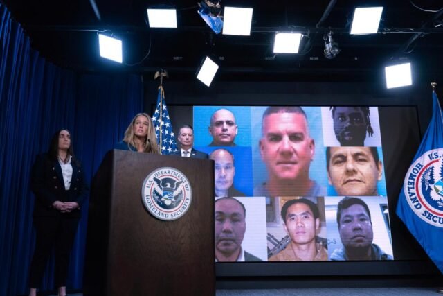 Tim Imigrasi Trump menghidupkan kembali kasus-kasus deportasi yang dulu
