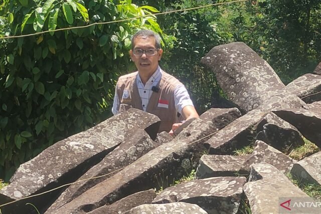 Tim Indonesia Studi Pilar Di Bawah Struktur Gunung Padang Kuno
